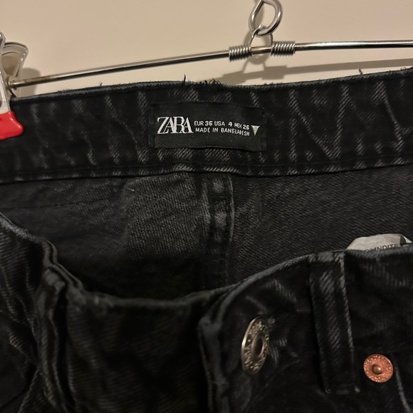 Zara Black Women’s Straight Leg Jeans size 4 gold hardware no flaws very cute - Picture 2 of 4